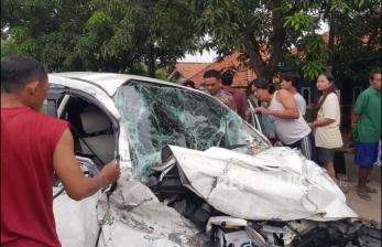 Truk Tronton Oleng dan Seruduk Avanza di Jalur Pantura Indramayu, Satu Tewas