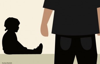 Dugaan perkosaan ayah kandung terhadap tiga anaknya terjadi di Luwu Timur, Sulawesi Selatan. Laporan dugaan pemerkosaan tersebut namun tidak berlanjut. Publik mengecam sikap kepolisian yang dianggap tidak sensitif. 