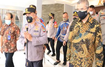 Kepala Kepolisian Daerah Metro Jaya, Irjen Pol, Dr. Mohammad Fadil Imran, M.Si, mengunjungi Sentra Vaksin Badan Eksekutif Mahasiswa (BEM) Universitas Esa Unggul, Rabu, (22/9).