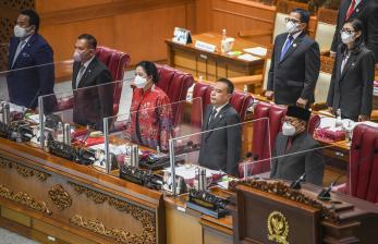 Ketua DPR Puan Maharani (tengah) bersama Wakil Ketua DPR (dari kiri) Rachmad Gobel, Lodewijk F. Paulus, Sufmi Dasco Ahmad dan Muhaimin Iskandar memimpin Rapat Paripurna DPR ke-17 Masa Persidangan IV Tahun Sidang 2021-2022 di Kompleks Parlemen, Senayan, Jakarta, Selasa (15/3/2022). Rapat Paripurna tersebut beragenda pidato pembukaan masa persidangan IV Tahun Sidang 2021-2022 oleh Ketua DPR. 