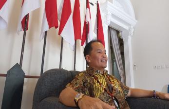  Anggota DPR RI asal Kalteng Agustiar Sabran menyalurkan bantuan 100 ton beras untuk korban banjir. (ilustrasi)