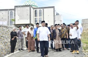 In Picture: Ketum ICMI dan Wamendes PDT Resmikan Masjid Al-Ghibran di Bogor