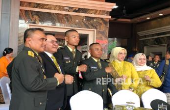 Anaknya Lulus Akmil 2025, Dudung Abdurachman Sentil Effendi Simbolon