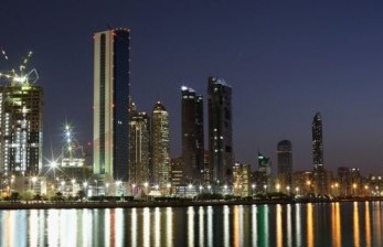 Uni Emirat Arab merevisi sejumlah aturan perjalanan luar negeri. Lanskap Abu Dhabi, ibu kota Uni Emirat Arab