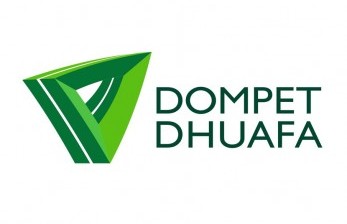 Dompet Dhuafa Bagi 200 Paket Sembako untuk Guru Mengaji.