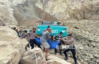 Belasan Warga Masih Tertimbun Longsor Galian C Gunung Kuda Cirebon, Korban Tewas Terus Bertambah