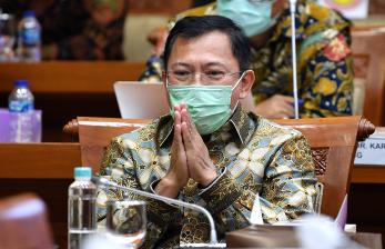 Mantan Menteri Kesehatan Terawan Agus Putranto mengikuti rapat kerja dengan Komisi IX DPR di Kompleks Parlemen, Senayan, Jakarta, Rabu (10/3/2021). Rapat tersebut membahas tentang dukungan pemerintah terhadap pengembangan vaksin Merah Putih dan vaksin Nusantara.