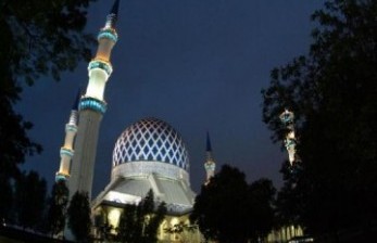 Data status kematian Covid-19 di Selangor Malaysia menurun. Ilustrasi Masjid Raya Selangor