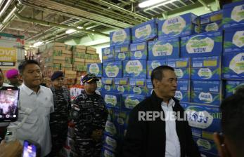 Mentan Amran Kirim Logistik Bantuan Bencana Satu Kapal Penuh ke Sumatra