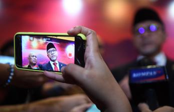 Menteri Perdagangan Zulkifli Hasan menjawab pertanyaan wartawan usai mengikuti serah terima jabatan menteri perdagangan di Gedung Kemendag, Jakarta, Rabu (15/6/2022). Zulkifli Hasan yang menggantikan M Lutfi tersebut berjanji untuk menyelesaikan persoalan minyak goreng termasuk minyak goreng curah dalam rangka melanjutkan tugas menteri sebelumnya. 