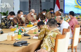 Menteri Perhubungan Budi Karya Sumadi, Rabu (15/12), menerima kedatangan Duta Besar Jepang untuk Indonesia Mr. Kanasugi Kenji untuk membahas kesiapan operasional Car Terminal di Pelabuhan Patimban.