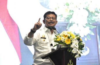   Anggota Komisi IV DPR RI mengapresiasi langkah cepat Kementerian Pertanian (Kementan) dalam penanganan wabah penyakit mulut dan kaki (PMK) pada ternak diberbagai daerah   Tampak Menteri Pertanian (Mentan) Syahrul Yasin Limpo.