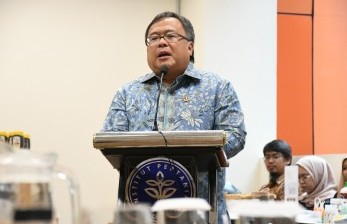 Menteri Riset dan Teknologi/Kepala Badan Riset dan Inovasi Nasional (Menristek/Ka BRIN), Prof Bambang PS Brojonegoro di kampus IPB University, Bogor.