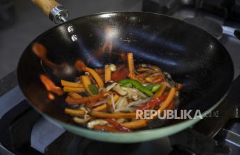 Paparan Asap Minyak Goreng Berisiko Picu Kanker Paru Wanita, Kata Pakar