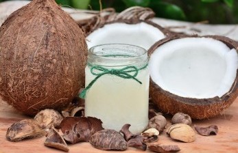 Minyak kelapa murni alias virgin coconut oil (VCO) makin banyak dicari setelah Covid-19 menjadi pandemi. Kalbar pun tertarik untuk kembali memproduksinya.
