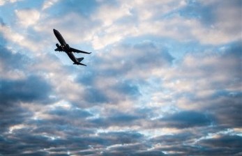 Remaja Perempuan Belgia Pecahkan Rekor Terbang Solo Keliling Dunia