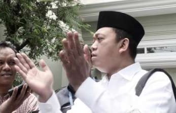 Nusron Wahid (kanan).Anggota DPR RI Nusron Wahid dari Fraksi Partai Golkar meminta pemerintah dan Bio Farma untuk mengoptimalkan diplomasi dan usaha guna memastikan Vaksin Sinovac segera memperoleh sertifikasi dari WHO. Nusron dalam siaran persnya, di Jakarta, Selasa, menyebutkan, kepastian itu berkaitan dengan nasib calon jamaah haji asal Indonesia yang mayoritas mendapatkan vaksin Sinovac.