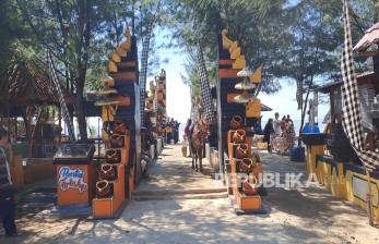 Menikmati Wisata Pantai Tirta Ayu Rasa Bali di Indramayu