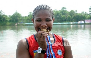 Pedayung Erni Sokoy mendapatkan hadiah rumah dari pemerintah Kabupaten Jayapura.