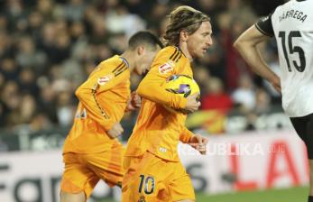 10 Pemain Real Madrid Taklukkan Valencia 2-1, Gusur Atletico di Puncak Klasemen 