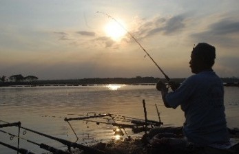 MUI Banten akan Kaji Permainan Galatama Mancing Kolam Ikan