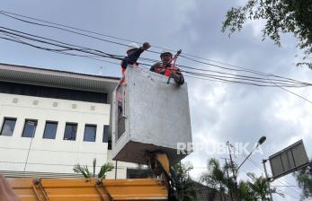 Jaga Estetika Kota, Kominfosan Yogya Tata Kabel Fiber Optik yang Semrawut 
