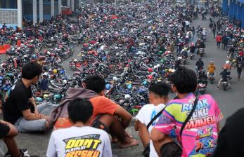 In Picture: Ribuan Penggemar Motor Honda CB Padati Terminal Tirtonadi Solo