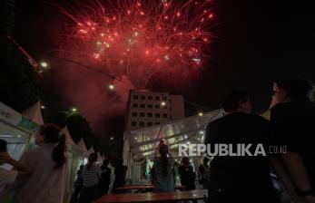 Atraksi Kembang Api Tutup Rangkaian Acara Republika Hijriah Food Festival di Bandung