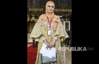 Gerindra akan Panggil Mulan Jameela Terkait Karantina. Foto: Mulan Jameela barpose sebelum mengikuti pelantikan Dewan Perwakilan Rakyat (DPR) periode 2019-2024 di Ruang Rapat Paripurna, Kompleks Parlemen, Senayan, Jakarta, Selasa (1/10/2019).