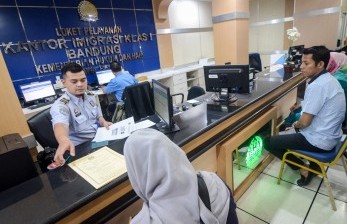 Imigrasi Bandung Terbitkan Paspor Elektronik Polikarbonat, Ini Biayanya