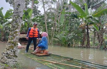 Banjir tak Kunjung Surut, Ratusan Warga di Pangandaran Terisolasi