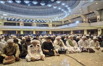 Kisah Suami Bertaubat Setelah Ikut Zikir di Masjid Agung At-Tin saat Malam Tahun Baru