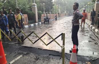 Plat Injak Jembatan di Atas Perkantoran Pemkot Cimahi Amblas, Mobil Dilarang Lewat Sementara Waktu