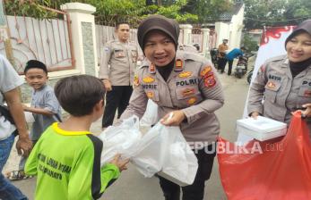 Polres Indramayu Hadir di Tengah Warga, Bangun Kepercayaan Lewat Jumat Berkah