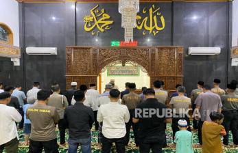 Polres Indramayu Gelar Tarawih Keliling, Pererat Sinergi dengan Masyarakat