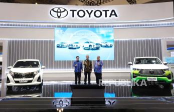 Mirai dan Crown HEV Menteri Ditampilkan Toyota di Gaikindo Jakarta Auto Week 2024