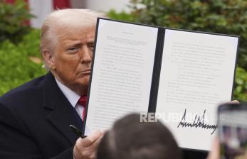 Kesepakatan Tarif, Trump Kirim Surat “<em>Take It or Leave It</em>” ke 12 Negara