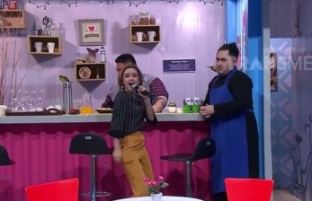 Program tayangan Brownis yang ditayangkan di Trans TV. KPI akan panggil program acara Brownis karena tampilkan lelaki berpakaian perempuan.