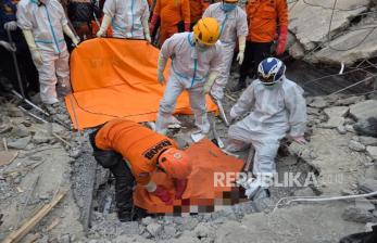 Jasad Korban ke-16 Mushala Ponpes Al Khoziny Berhasil Dievakuasi, Tertindih Reruntuhan Beton