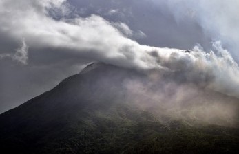 Warga Diminta Waspada Awan Panas Guguran Gunung Karangetang