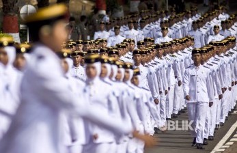 Ribuan Calon Muda Praja Institut Pemerintahan Dalam Negeri (IPDN) tengah mengikuti defile. (Ilustrasi)