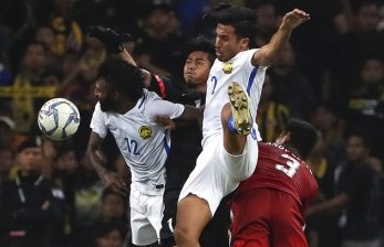 Satria Tama Hardianto (kedua kiri).