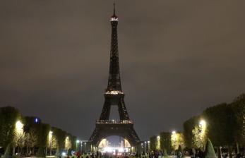 Hemat , Sejumlah Monumen di Paris Matikan Lampu