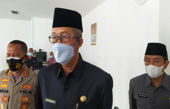 Penjabat (Pj) Wali Kota Cirebon, Agus Mulyadi, bersama unsur Forum Koordinasi Pimpinan Daerah (Forkompimda) Kota Cirebon, melakukan monitoring di sejumlah gereja dalam rangka pengamanan perayaan Natal