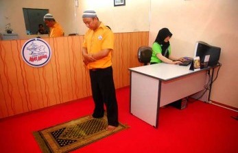 Galakkan Ngantor Berdhuha, Bupati Ini Instruksikan ASN Sholat Dhuha di Kantor