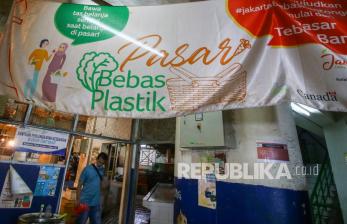 Jaksel Pastikan tidak Ada Penggunaan Kantong Plastik di Pasar Modern