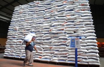 Stok beras di gudang Bulog Jalan Gedebage, Kota Bandung.