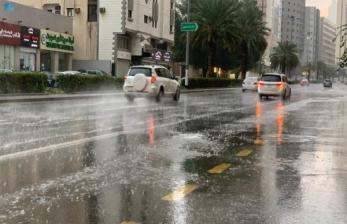 Suasana jalan ketika hujan di Arab Saudi. Prakiraan Cuaca Arab Saudi: Hujan Lebat dan Es Turun di Sebagian Besar Wilayah