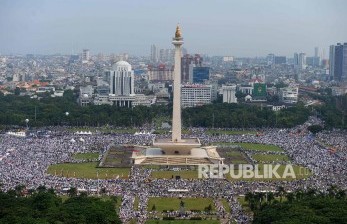 Suasana massa mengikuti reuni aksi 212 di Lapangan Monumen Nasional, Jakarta, beberapa tahun lalu.