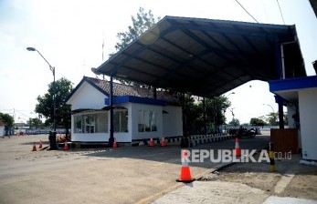 Ogah Masuk Jembatan Timbang, Sopir Truk Malah Tabrak Petugas Dishub